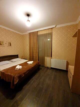 Мини-отель Nikolo Inn Степанцминда Двухместный номер с 1 кроватью и видом на горы-2